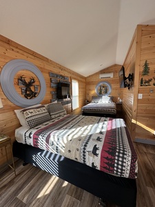 Deluxe Cabin with Jetted Tub Photo 1