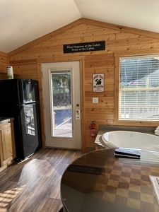 Deluxe Cabin with Jetted Tub Photo 5